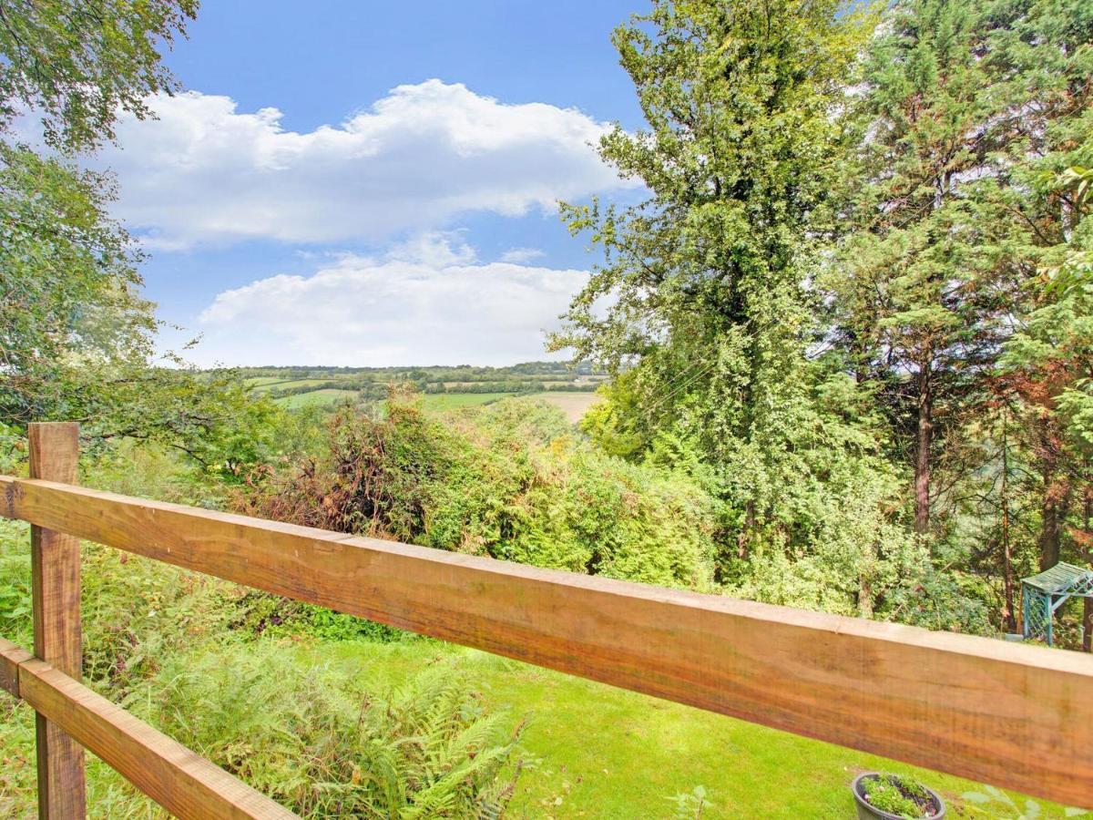 Hill View Holiday Home With Garden Тонтон Экстерьер фото